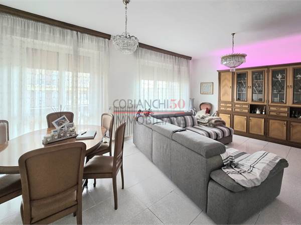 INTRA , QUADRILOCALE CON TERRAZZA E GARAGE 