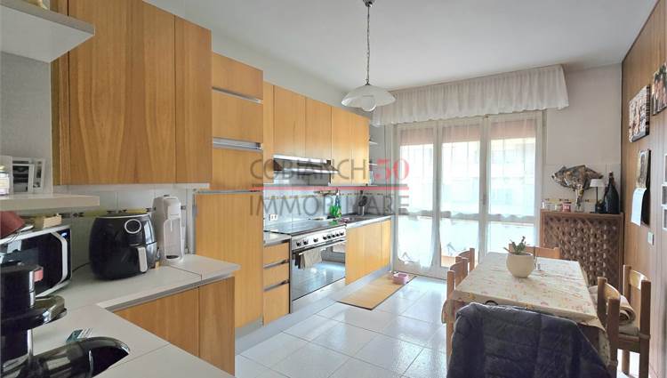 cucina abitabile con uscita sul terrazzo 