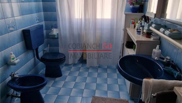 bagno finestrato con doccia