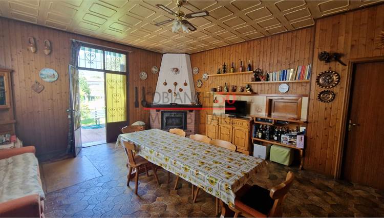 piano terra taverna con camino 