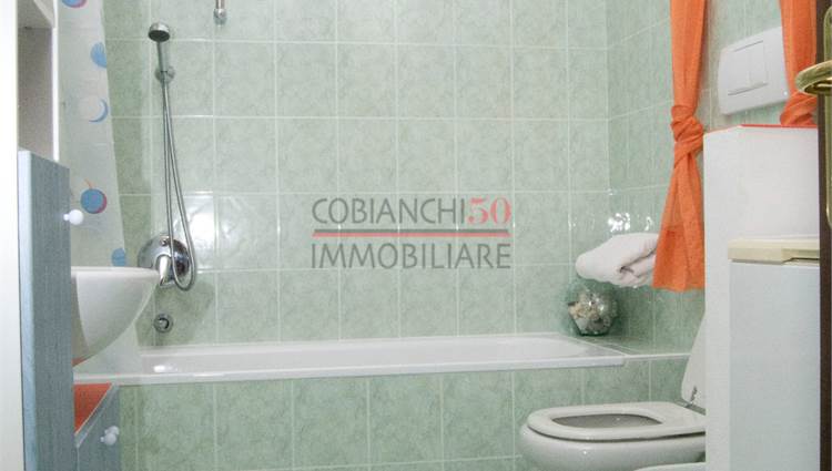 bagno finestrato con vasca 