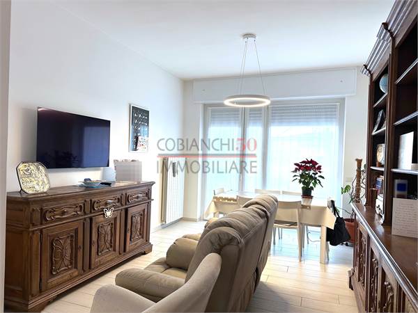 INTRA, TRILOCALE RISTRUTTURATO CON ASCENSORE E GARAGE