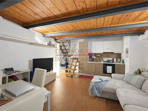 ZOVERALLO, AMPIO BILOCALE RISTRUTTURATO CON VISTA LAGO