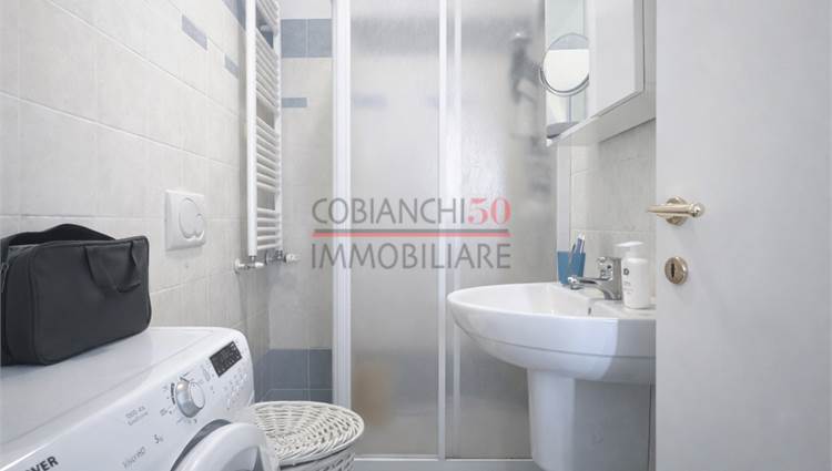 secondo bagno con doccia e lavanderia 