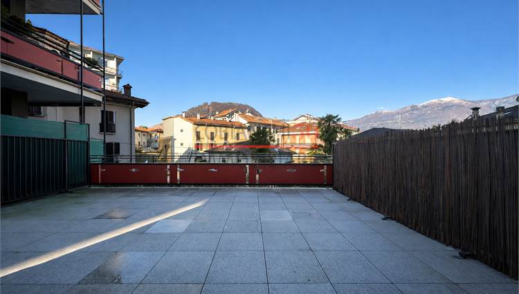 TERRAZZA FRONTALE SOGGIORNO 