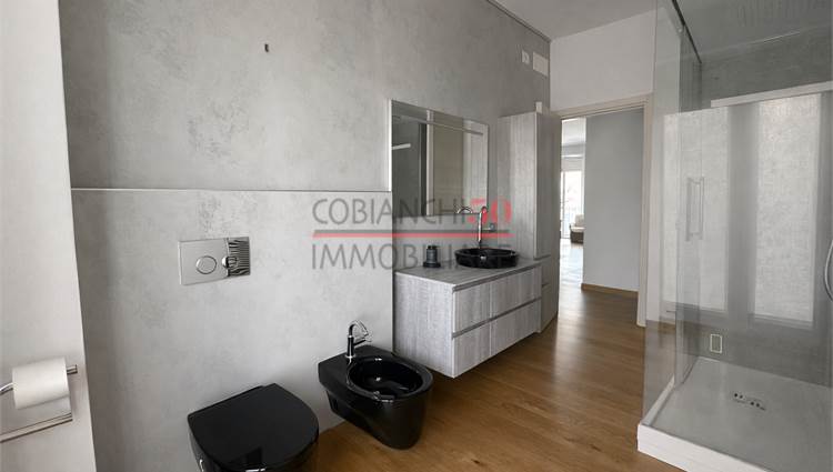 SECONDO BAGNO CON BOX DOCCIA 