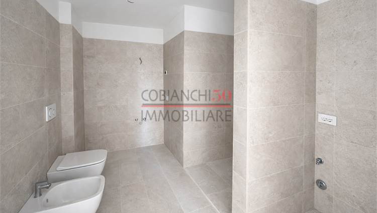 BAGNO NON FINESTRATO CON BOX DOCCIA E LAVANDERIA 