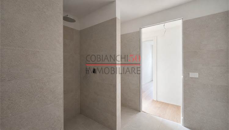 BAGNO NON FINESTRATO CON BOX DOCCIA E LAVANDERIA