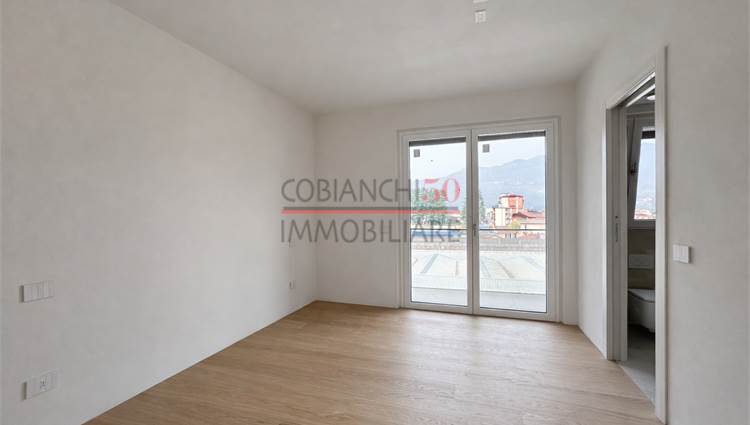 CAMERA MATRIMONIALE CON BALCONE E BAGNO EN SUITE 