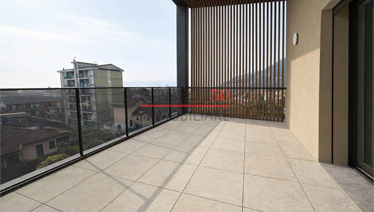 AMPIA TERRAZZA FRONTALE 