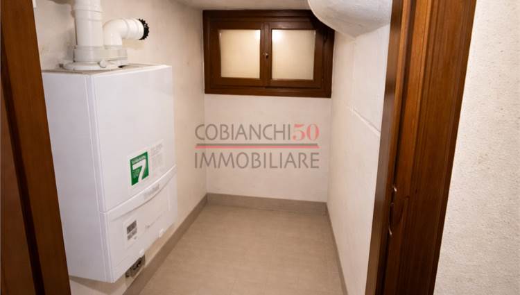 RIPOSTIGLIO CON CALDAIA