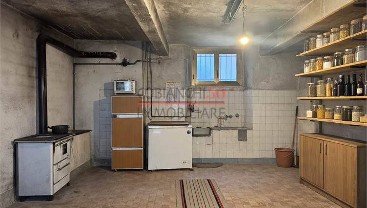 Cantina al piano terra con accesso indipendente