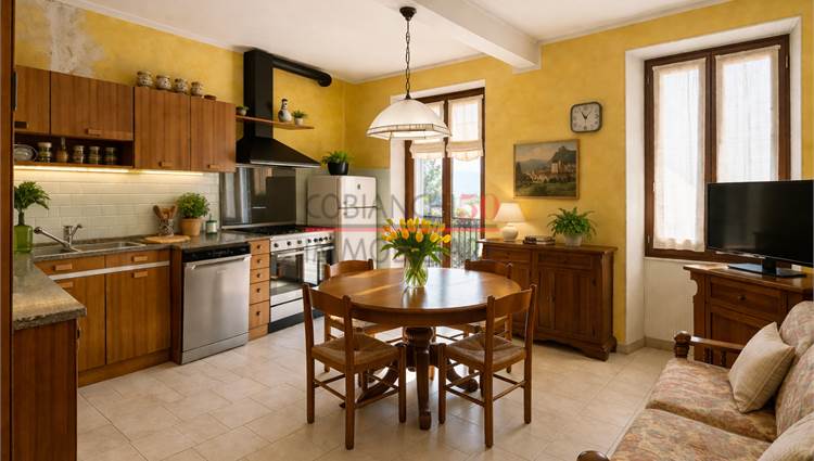 cucina abitabile con balcone