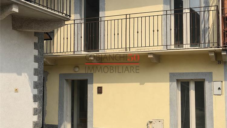 esterno (giallo) piano terra e piano 1 