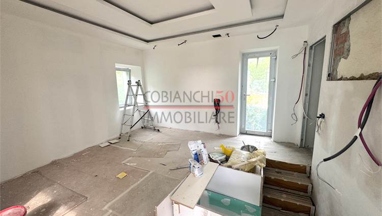 piano 1 soggiorno con sala pranzo e balcone 