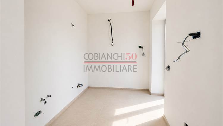 cucina con accesso al balcone 