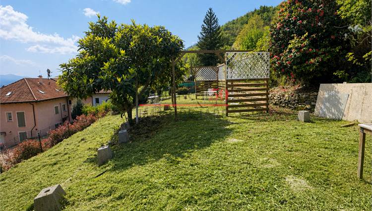 giardino terrazzato vista lago 