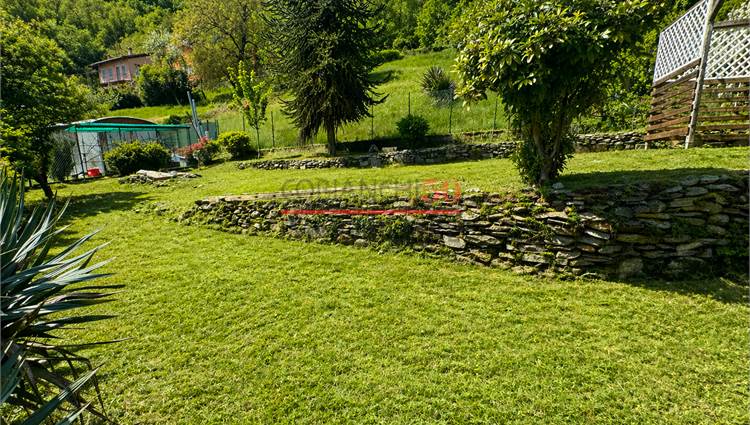 giardino terrazzato vista lago 