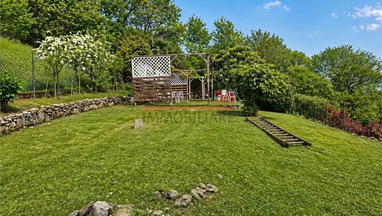 giardino terrazzato vista lago 