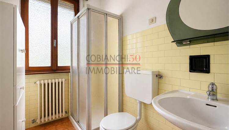 bagno finestrato con doccia 