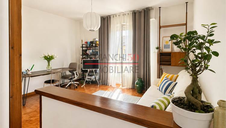 soggiorno con balcone frontale 