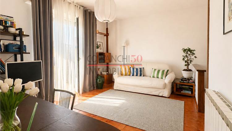 soggiorno con balcone frontale 