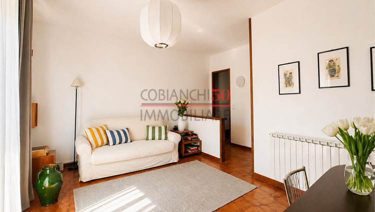 soggiorno con balcone frontale 