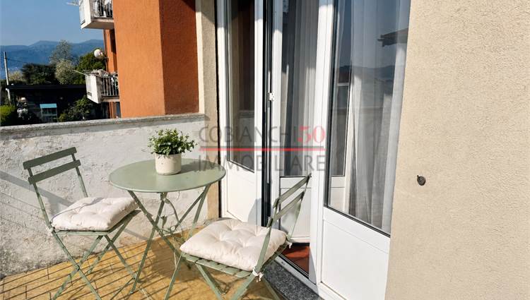balcone fronatle con vista lago 