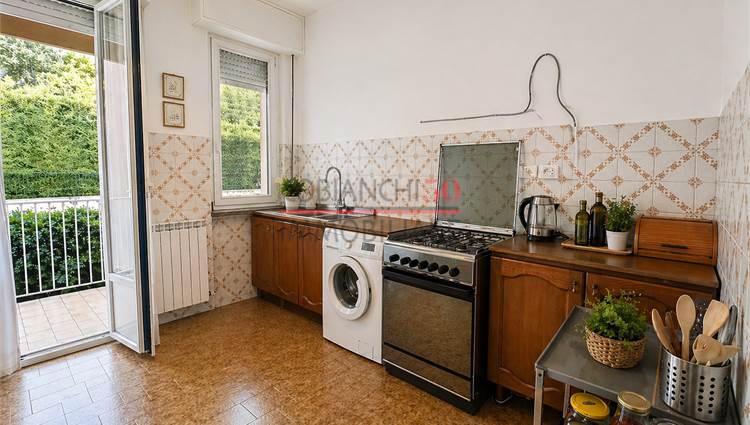 cucina abitabile con balcone 