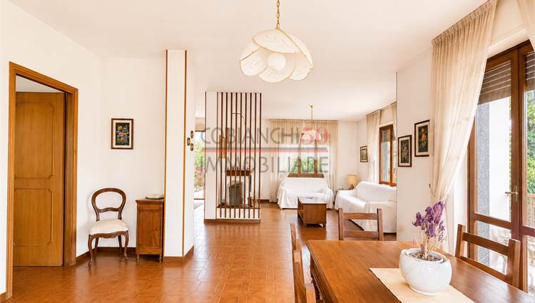 Salone doppio con soggiorno e sala pranzo