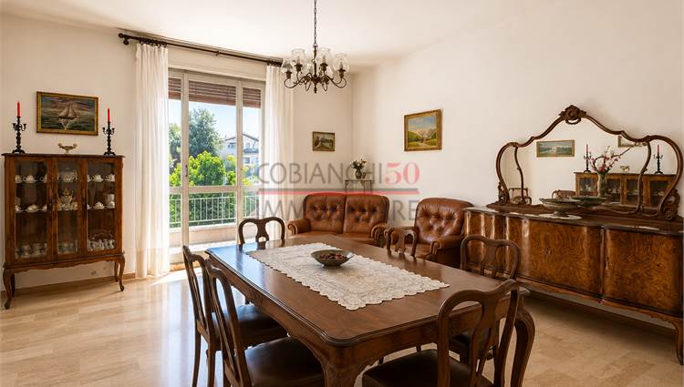 Soggiorno con balcone frontale 