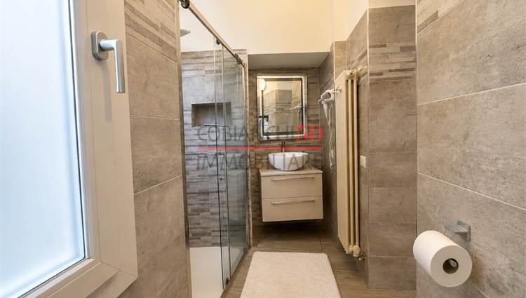 bagno finestrato con box doccia 