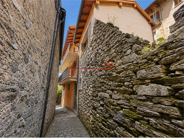 AURANO , PALAZZO RISTRUTTURATO COMPOSTO DA DUE APPARTAMENTI