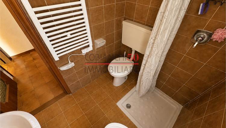 P.1 bagno finestrato con box doccia 