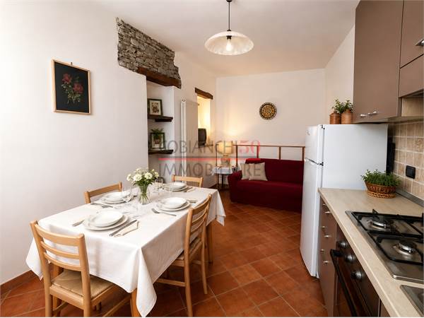 AURANO , SPLENDIDO BILOCALE RISTRUTTURATO IN CENTRO PAESE 