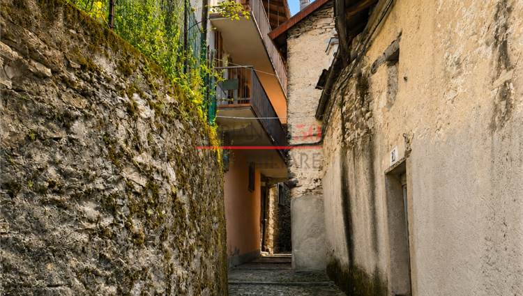 esterno palazzo in centro storico 