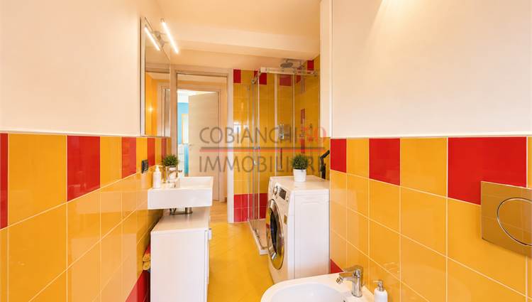 Bagno 2, finestrato con doccia, piano 2