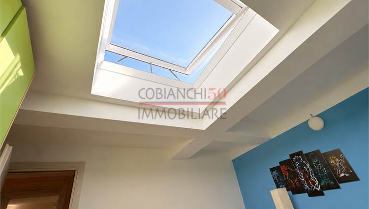 Velux 120 x120 elettrico con tenda oscurante