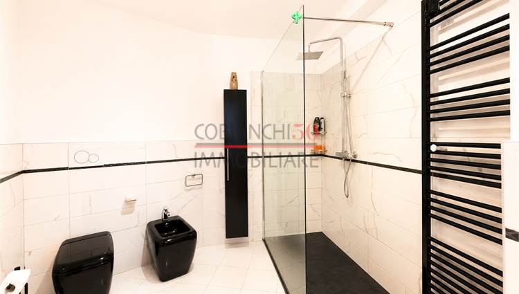 Bagno completo finestrato con doccia p.t