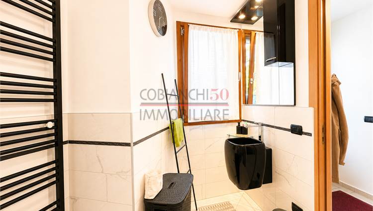 Bagno completo finestrato con doccia p.t
