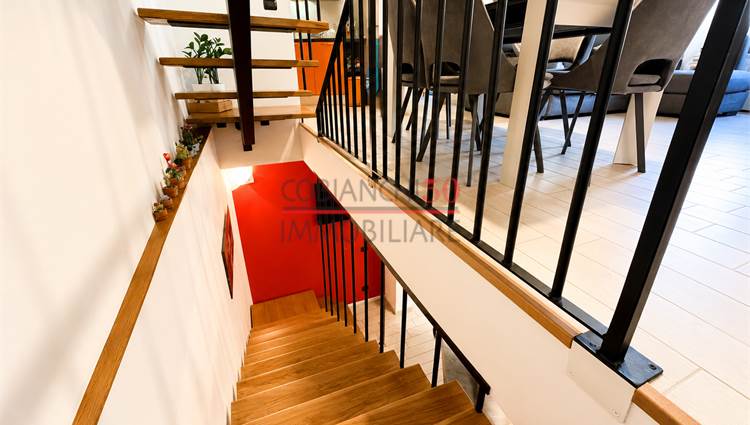 Scala di collegmaento che dal living va al piano t