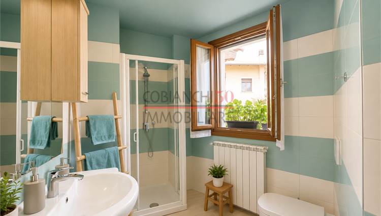 Bagno completo finestrato piano 1