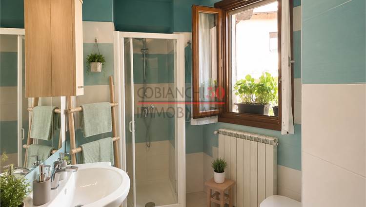 Bagno completo finestrato piano 1