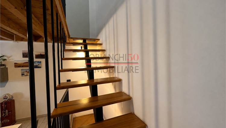 Scala di collegamento al soppalco