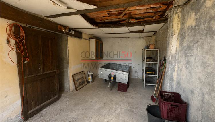 cantina con accesso alla seconda cantina 