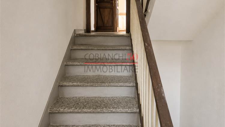 Scale interne di pietra per appartamento piano 1 