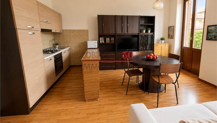 soggiorno con cucina e balcone 