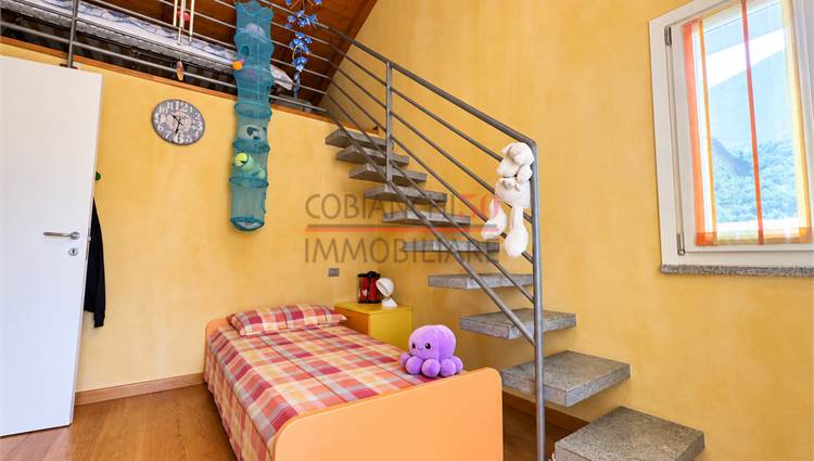 camera con soppalco e terrazzo