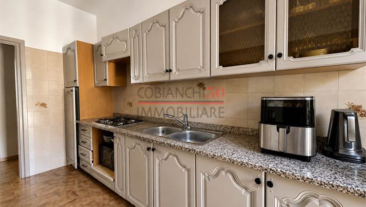 CUCINA CON BALCONE 