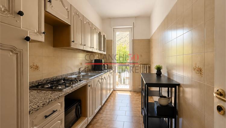 CUCINA CON BALCONE 